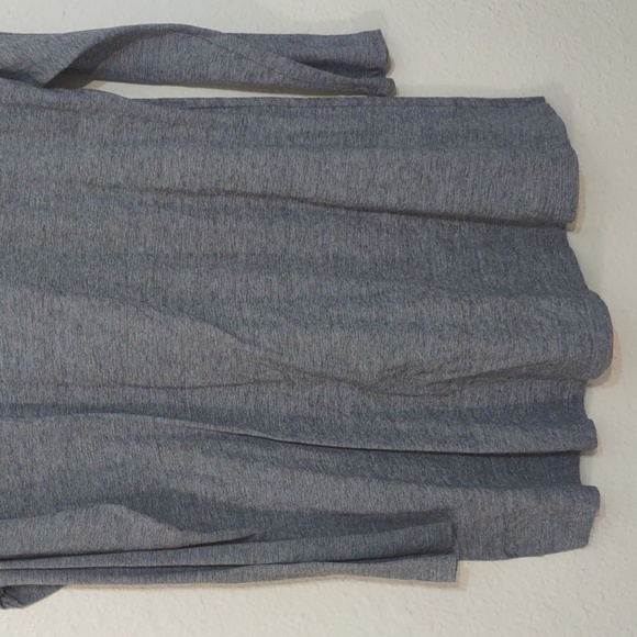 SLIGHTLY USED KK INTL SIZE XS LONG SLEEVE BASIC GRAY TOP LIGHTWEIGHT - Picture 8 of 8